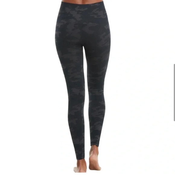 SPANX LOOK AT ME NOW BLACK CAMO LEGGINGS LARGE CAMOFLAUGE - Picture 9 of 11